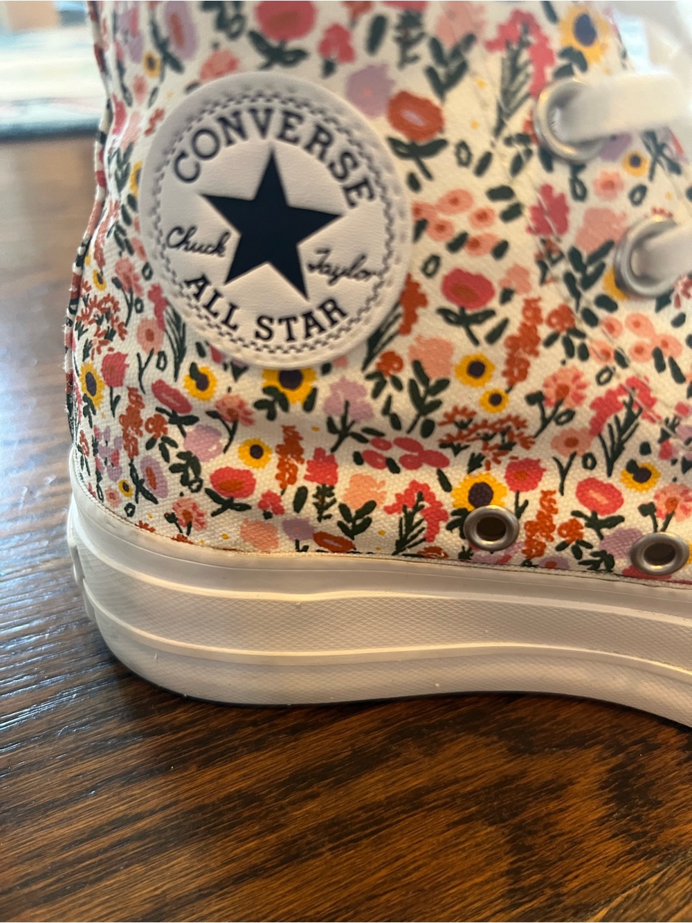 Converse Kids Floral High-Top Sneakers 3 1/2 great condition